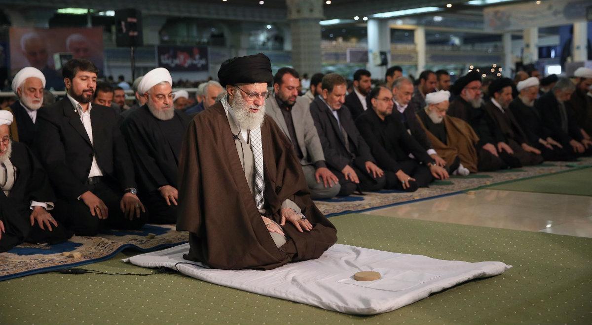 "Amerykańskie klauny kłamią". Ajatollah Ali Chamenei broni i oskarża