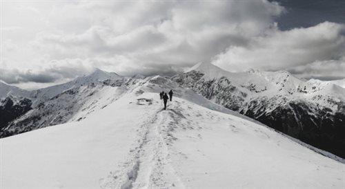 W Tatrach pada śnieg, a termom...