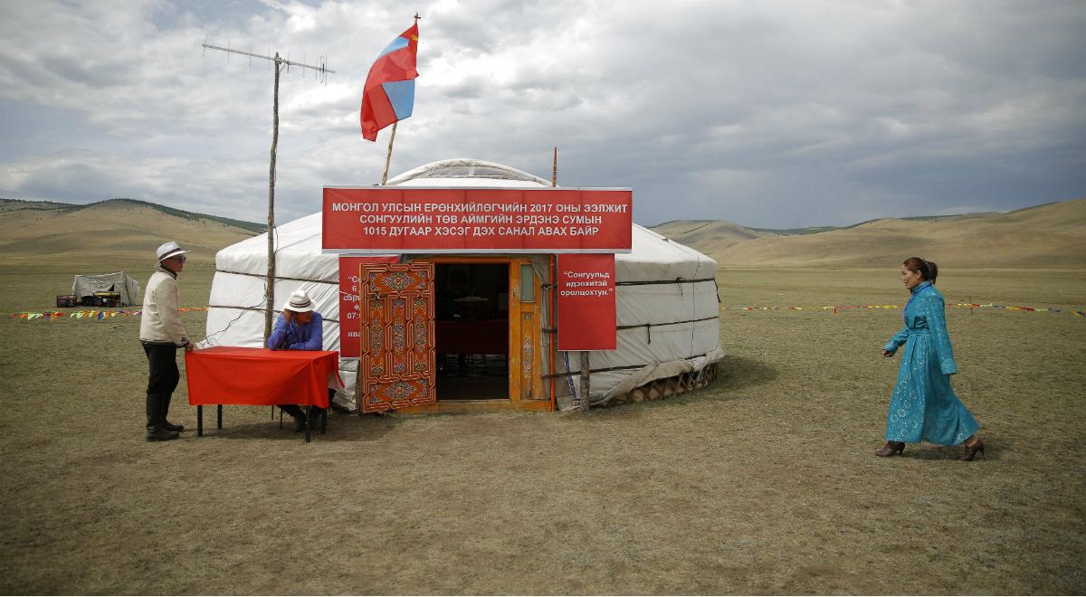 Wybory w Mongolii - czarny PR, haki i korupcja