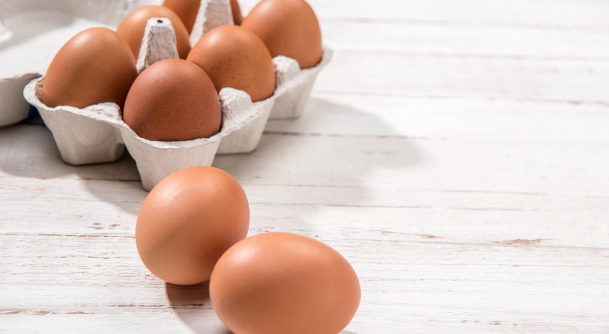 Jak ocenić świeżość jajka? Profesor zdradził jeden prosty trik