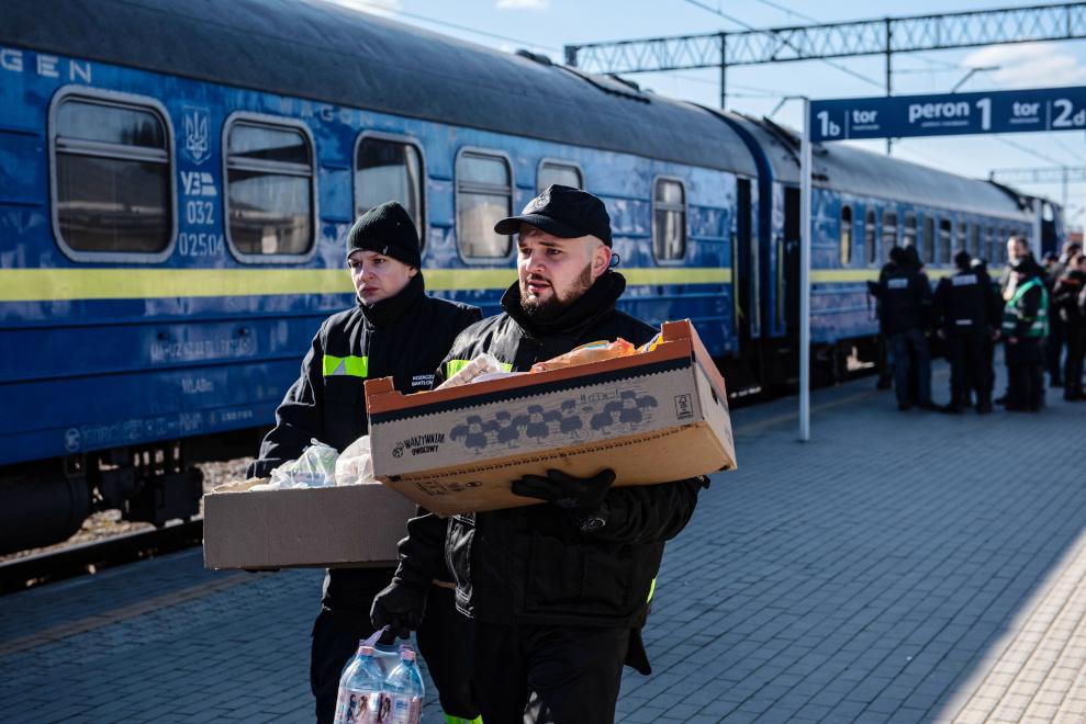 Transport, żywność, leki, noclegi - tak polskie państwowe spółki pomagają Ukraińcom