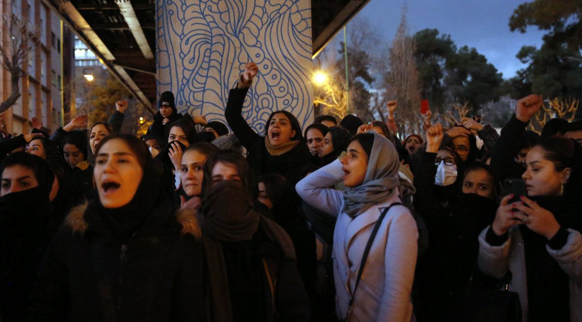 "Śmierć dyktatorowi". Protesty w Iranie po zestrzeleniu ukraińskiego samolotu