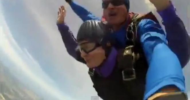 USA: skok na spadochronie w 90. urodziny