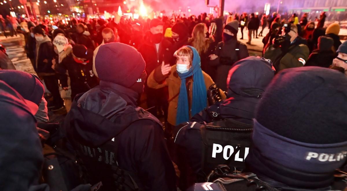 Strajk Kobiet w Warszawie. Policja zatrzymała kilkanaście osób
