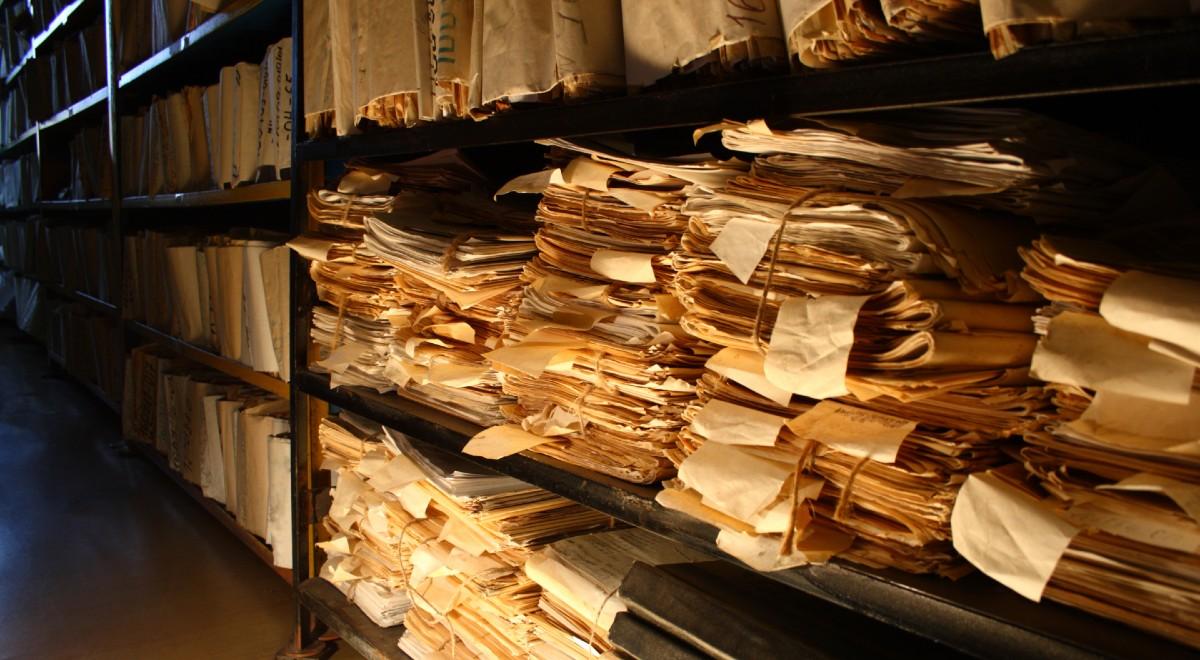 IPN odnalazł ponad 100 nieznanych dokumentów SB z ostatnich dekad PRL