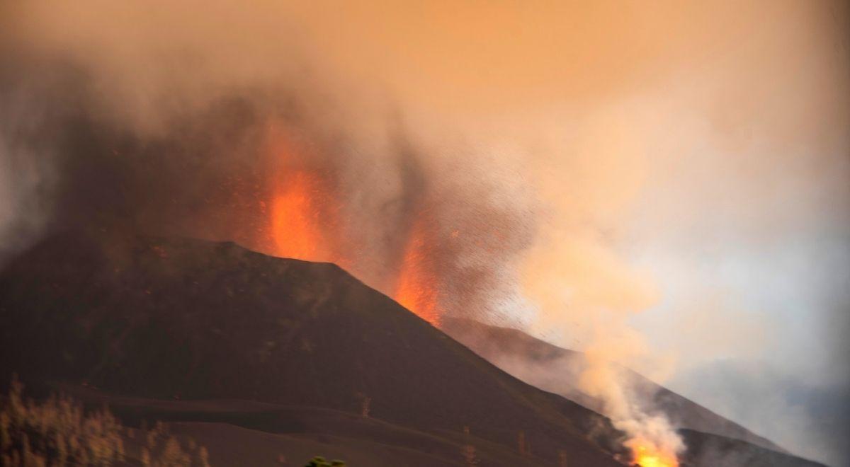 Lawa z wulkanu na Wyspach Kanaryjskich zwolniła. Z rejonu wycofali się strażacy i służby ratunkowe