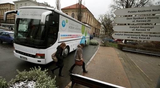 Atomowy autobus jeździ po Polsce