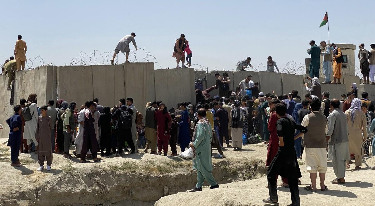 Sytuacja w Afganistanie. Wspólnota międzynarodowa apeluje, by talibowie pozwolili ludziom wyjechać z kraju 
