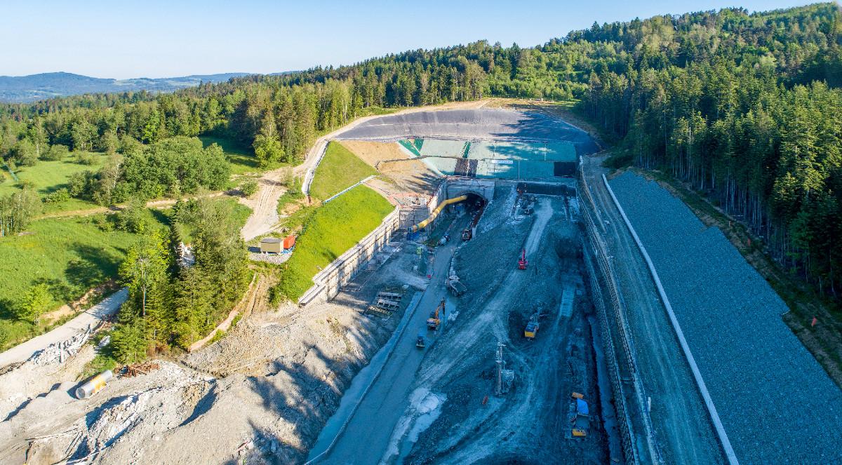 Ponad 2,8 mln zł kary dla wykonawcy tunelu na Zakopiance. GDDKiA podjęła decyzję