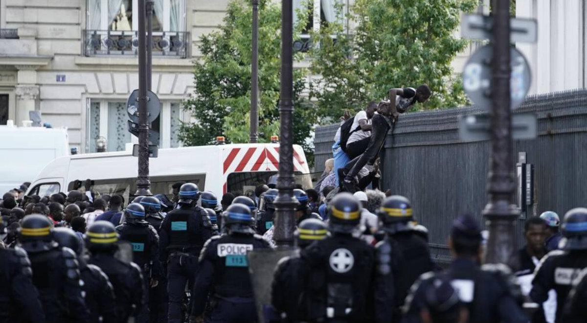 Paryż: policja usunęła kilkuset imigrantów okupujących Panteon