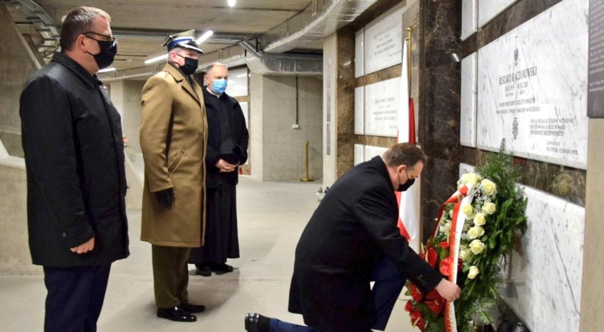 11. rocznica katastrofy smoleńskiej. Jan Józef Kasprzyk złożył kwiaty przy grobie Ryszarda Kaczorowskiego