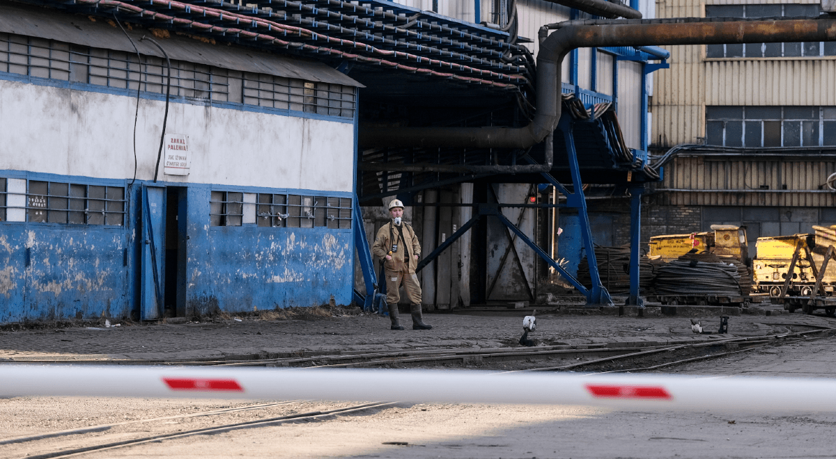 Akcja ratownicza w kopalni Bielszowice. Ratownicy dotarli do jednego z górników