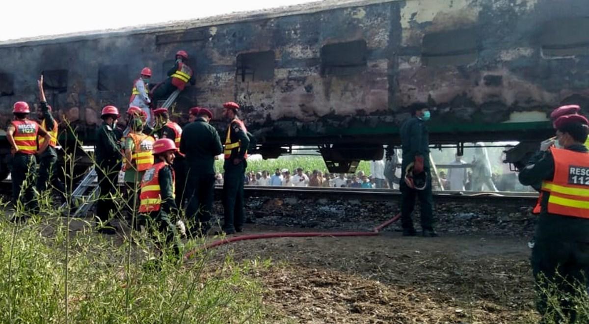 Pakistan: w pociągu wybuchła butla gazowa. Dziesiątki ofiar pożaru