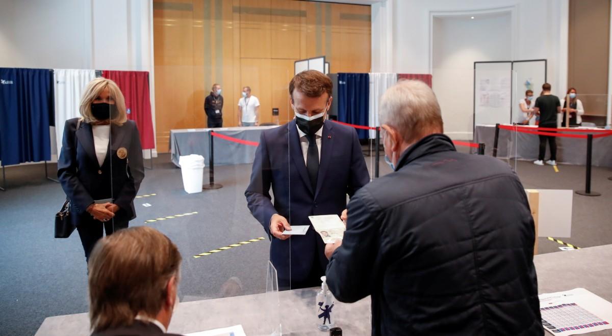 Wybory samorządowe we Francji. Wstępne wyniki wskazują na klęskę partii Macrona