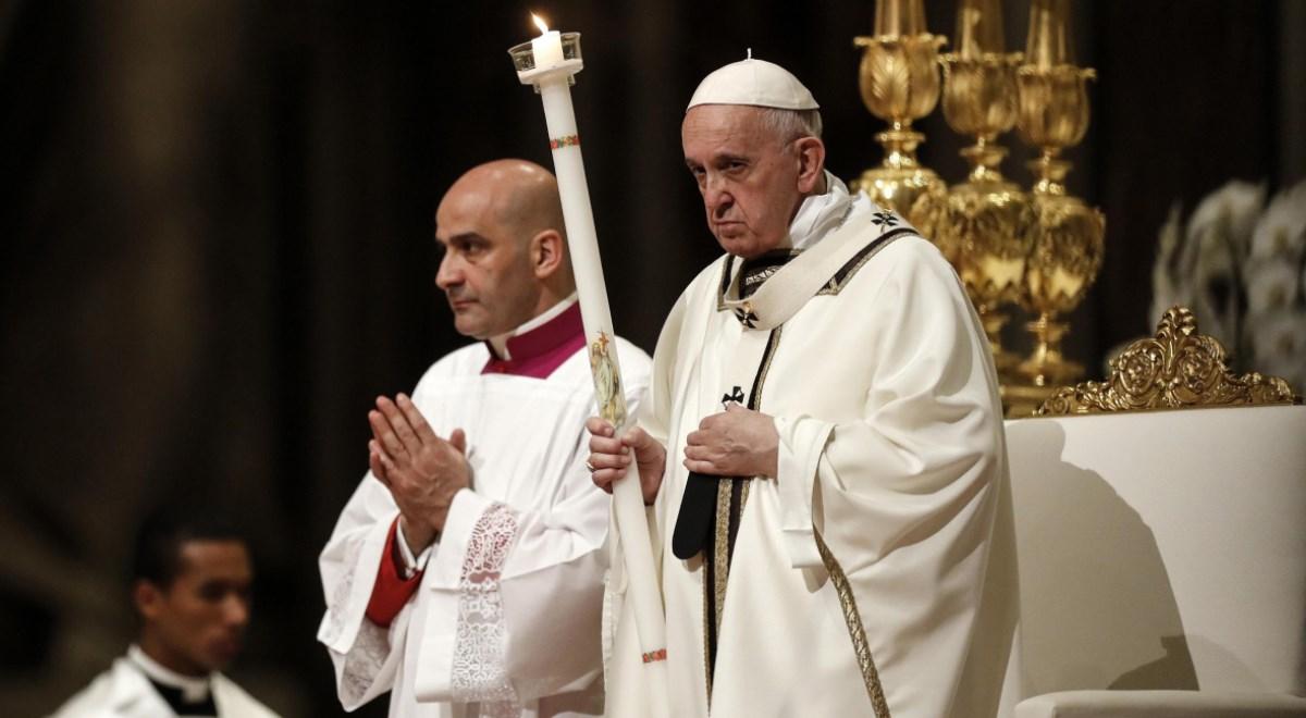 Papież przewodniczył mszy Wigilii Paschalnej w bazylice Świętego Piotra