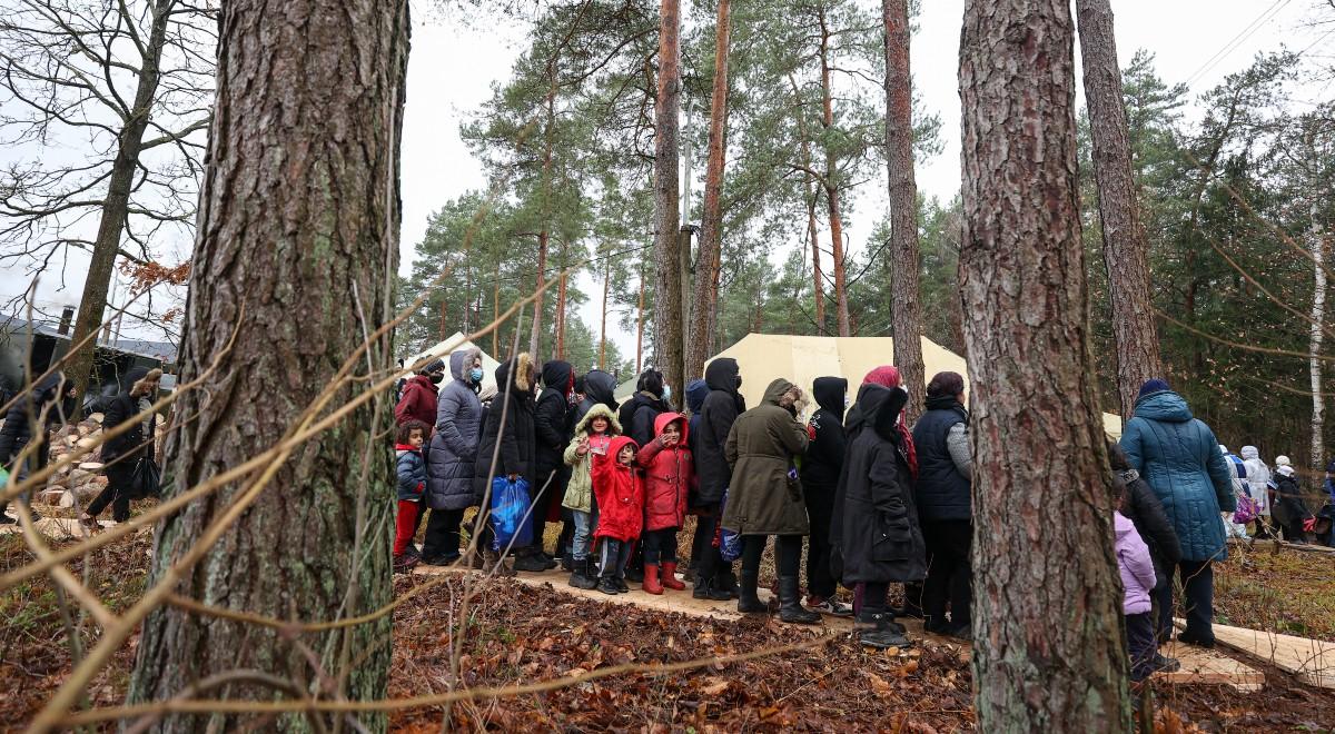 "Oni mają białoruskie wizy, nie są zatem uchodźcami". Tekieli o migrantach na granicy