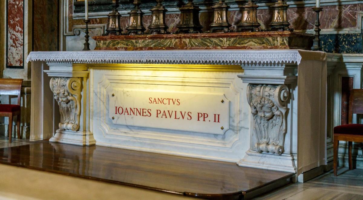 43 lata temu Jan Paweł II zainaugurował swój pontyfikat. Msza przy grobie papieża Polaka