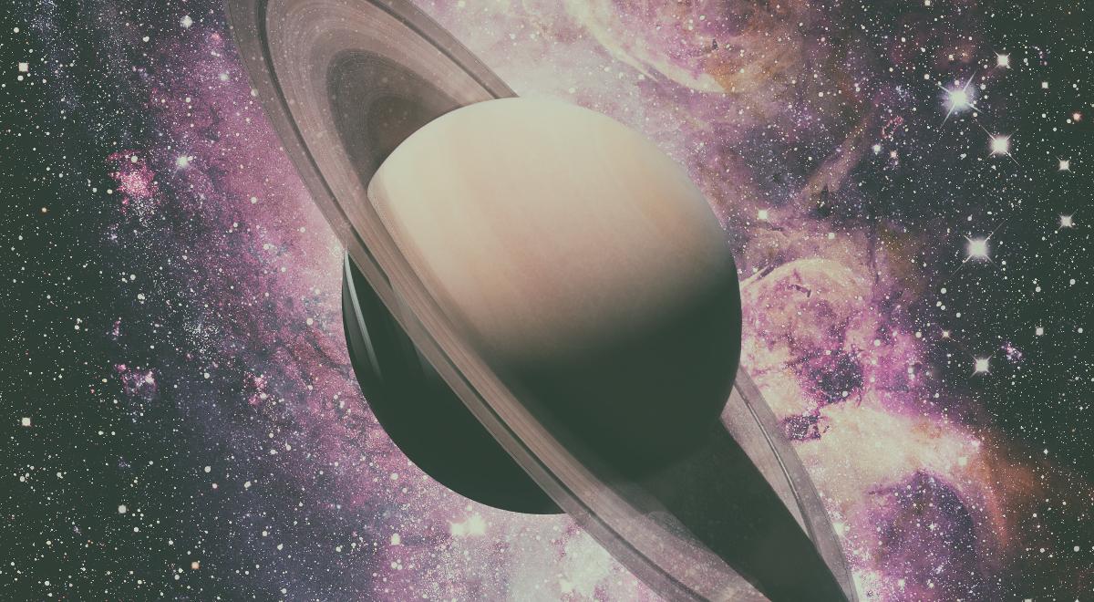 Czy pierścienie Saturna wirują wokół własnej osi? 