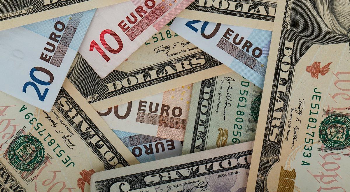 Euro bliskie zrównania się z dolarem USA