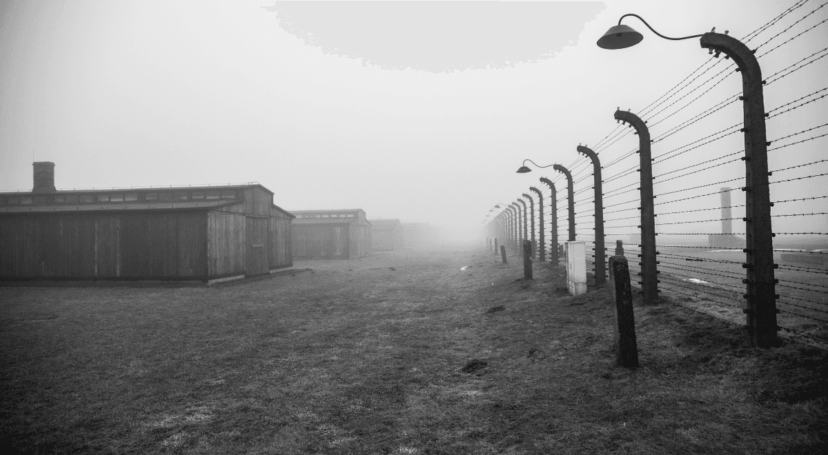 "Cios w pamięć o ofiarach Zagłady". Muzeum Auschwitz-Birkenau o akcie wandalizmu