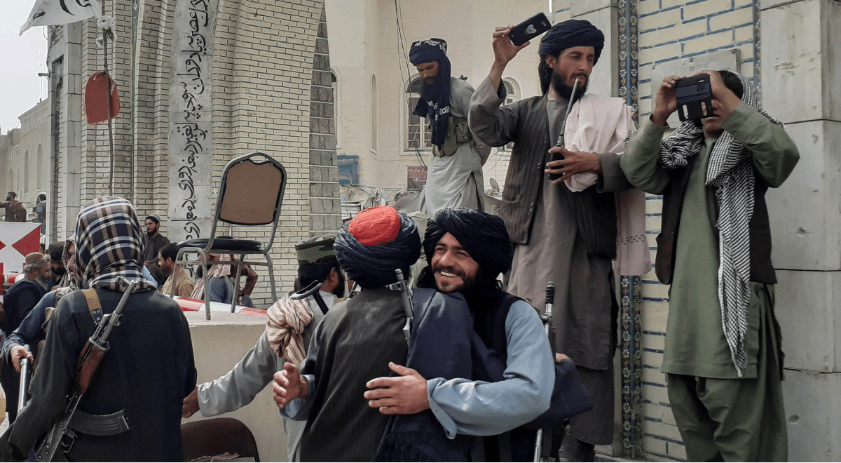 Media: talibowie świętują w pałacu prezydenckim w Kabulu zwycięstwo