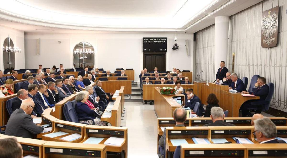 Głosowanie ws. Westerplatte i PIT. Kolejny dzień obrad Senatu