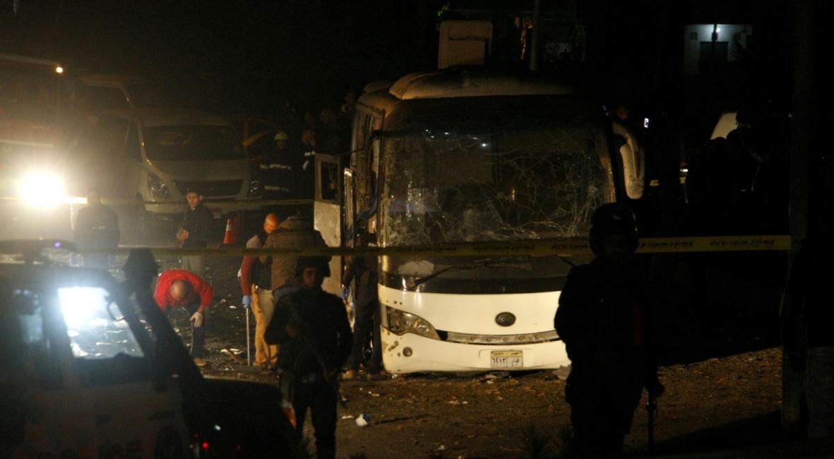 Egipt: cztery osoby zginęły w zamachu w Gizie. Bomba wybuchła przy autokarze