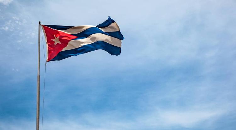 Tysiące mieszkańców Kuby brały...