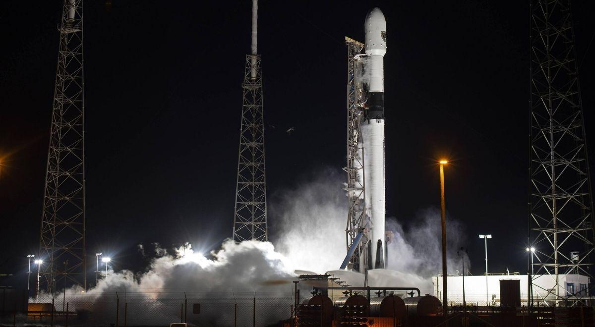 Start historycznego lotu rakiety Falcon 9 przesunięty. Powodem trudne warunki pogodowe