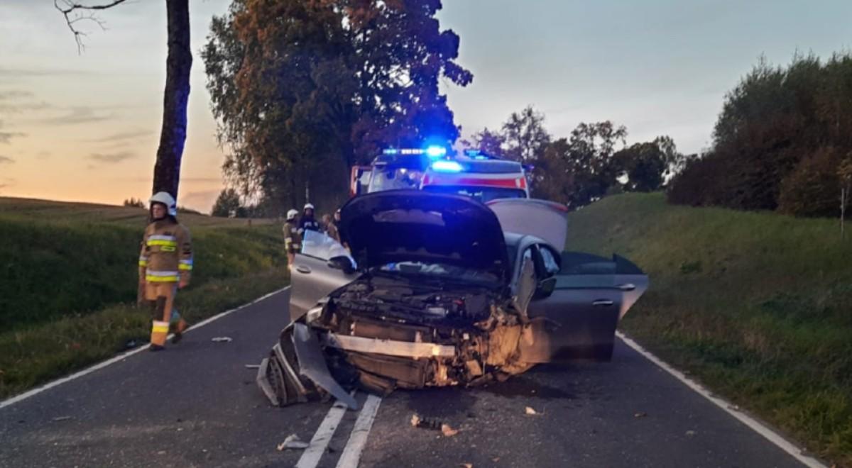 Warmińsko-mazurskie: śmiertelny wypadek na drodze koło Barczewa. Dwie osoby zginęły, 4-latek trafił do szpitala