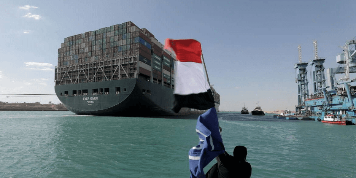 Jak doszło do zablokowania Kanału Sueskiego? Podano wstępną przyczynę