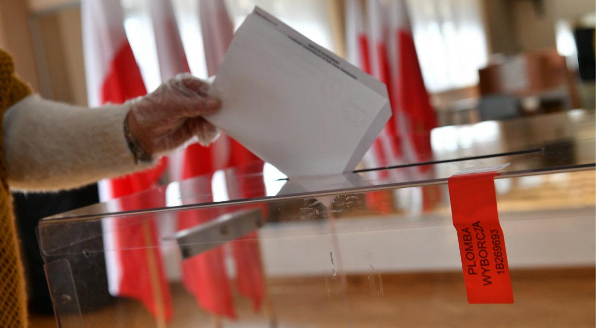 Większość Polaków za szybkimi wyborami. Przeciw głównie sympatycy KO