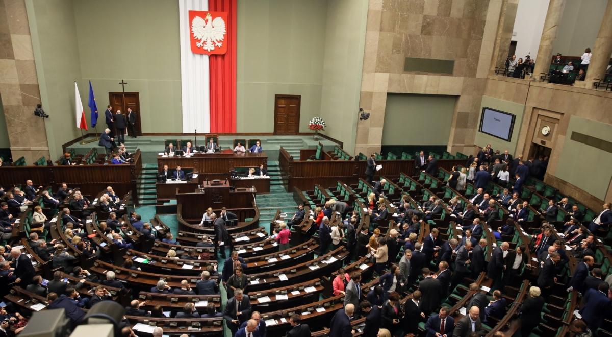 Sondaż: duża przewaga PiS nad PO. PSL poza Sejmem