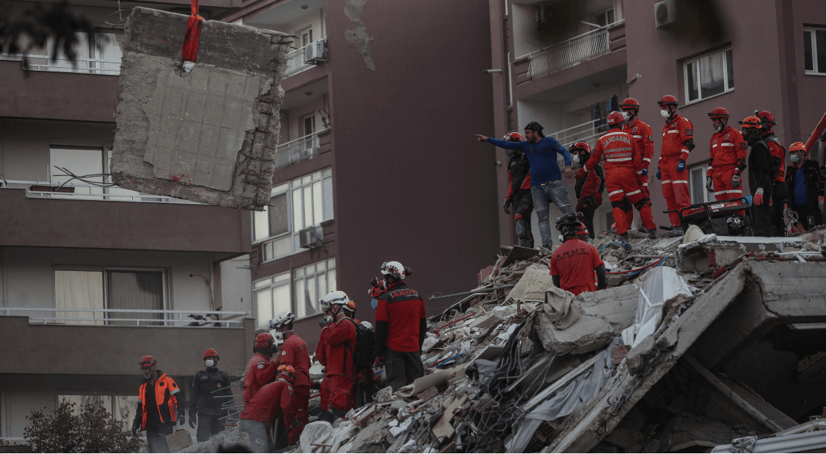 Trzęsienie ziemi w Turcji. Erdogan: co najmniej 37 ofiar śmiertelnych 