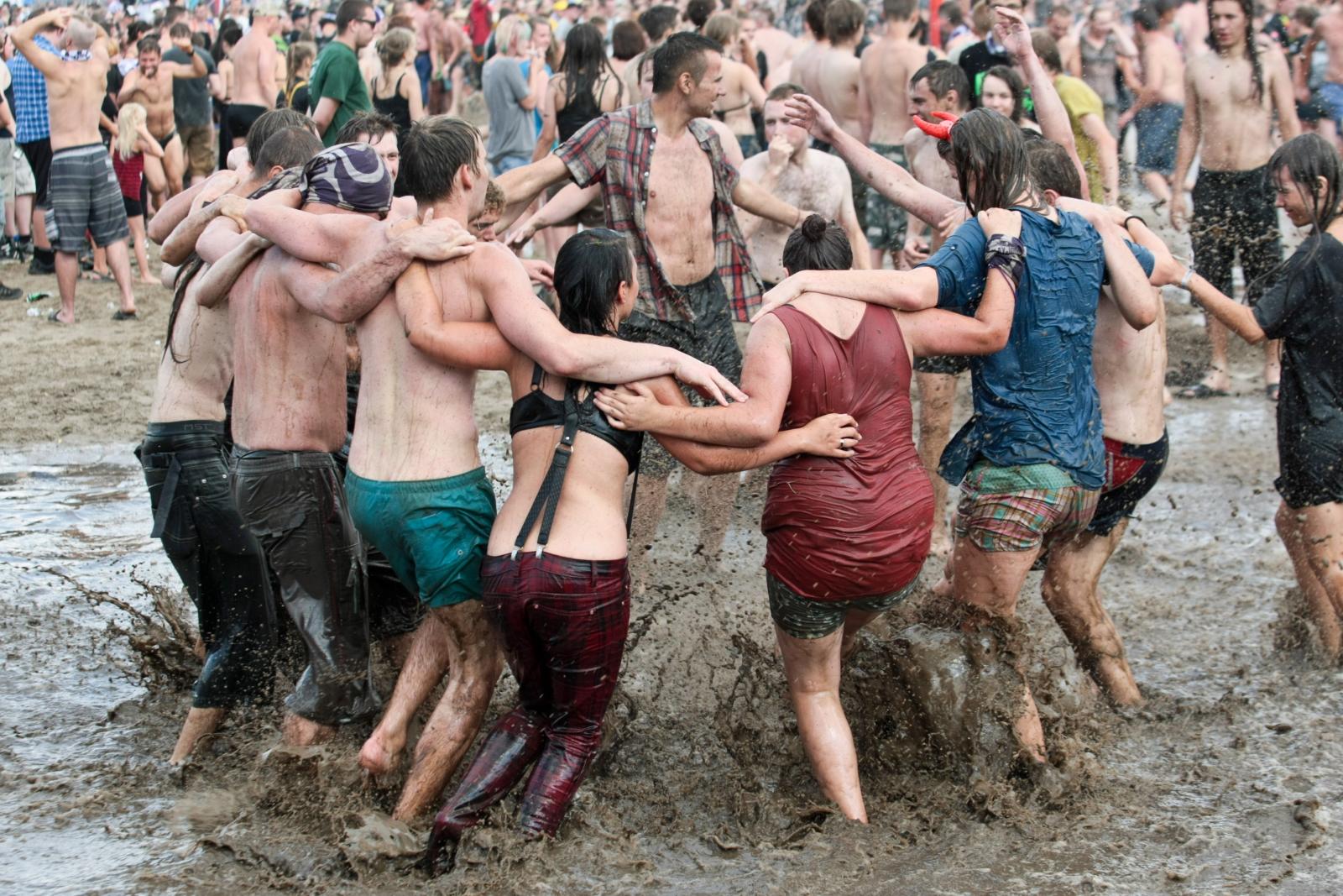"Kąpiele błotne" podczas 20. Przystanku Woodstock 