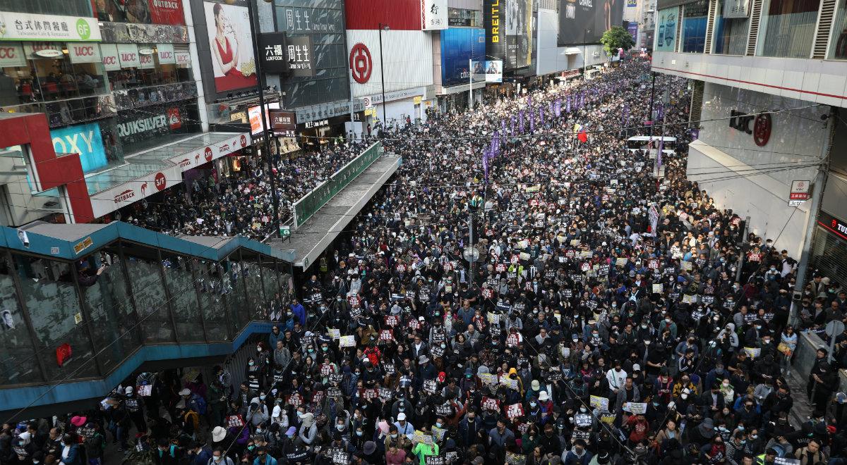 Hongkong: prodemokratyczny marsz. Dziesiątki tysięcy osób na ulicach