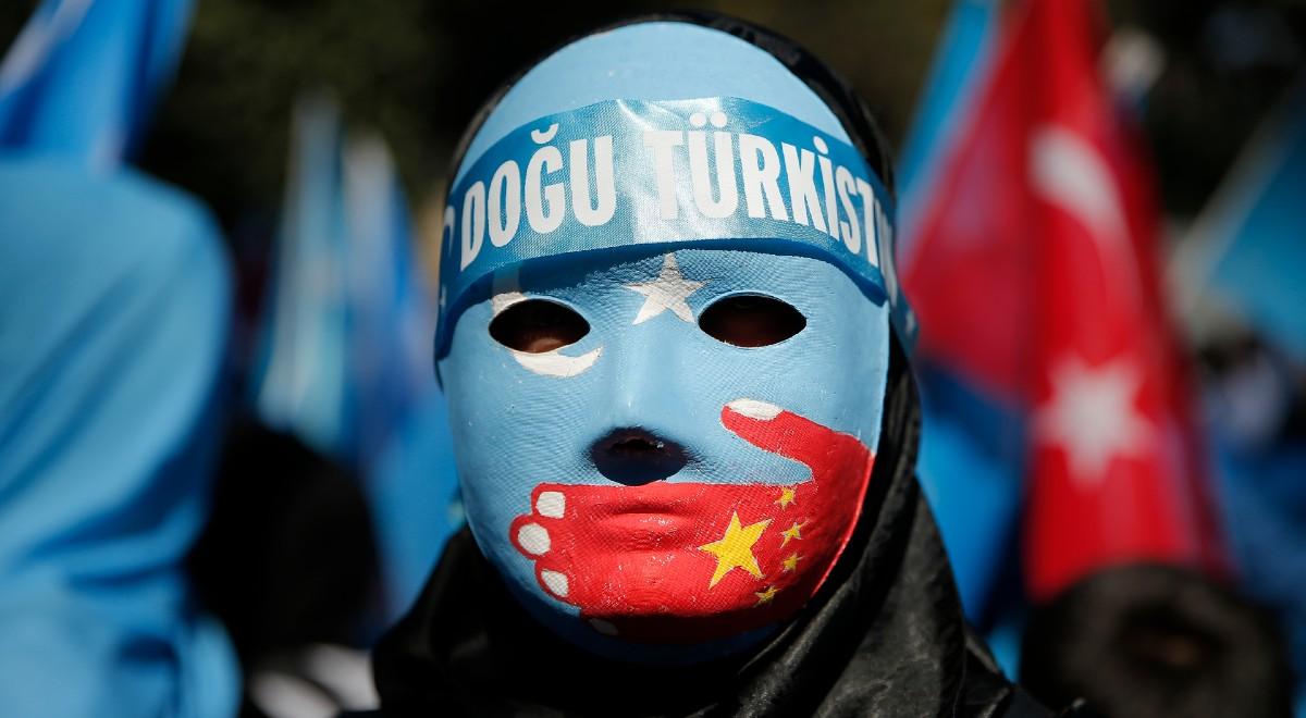 Brytyjski parlament: władze w Pekinie popełniają ludobójstwo wobec Ujgurów