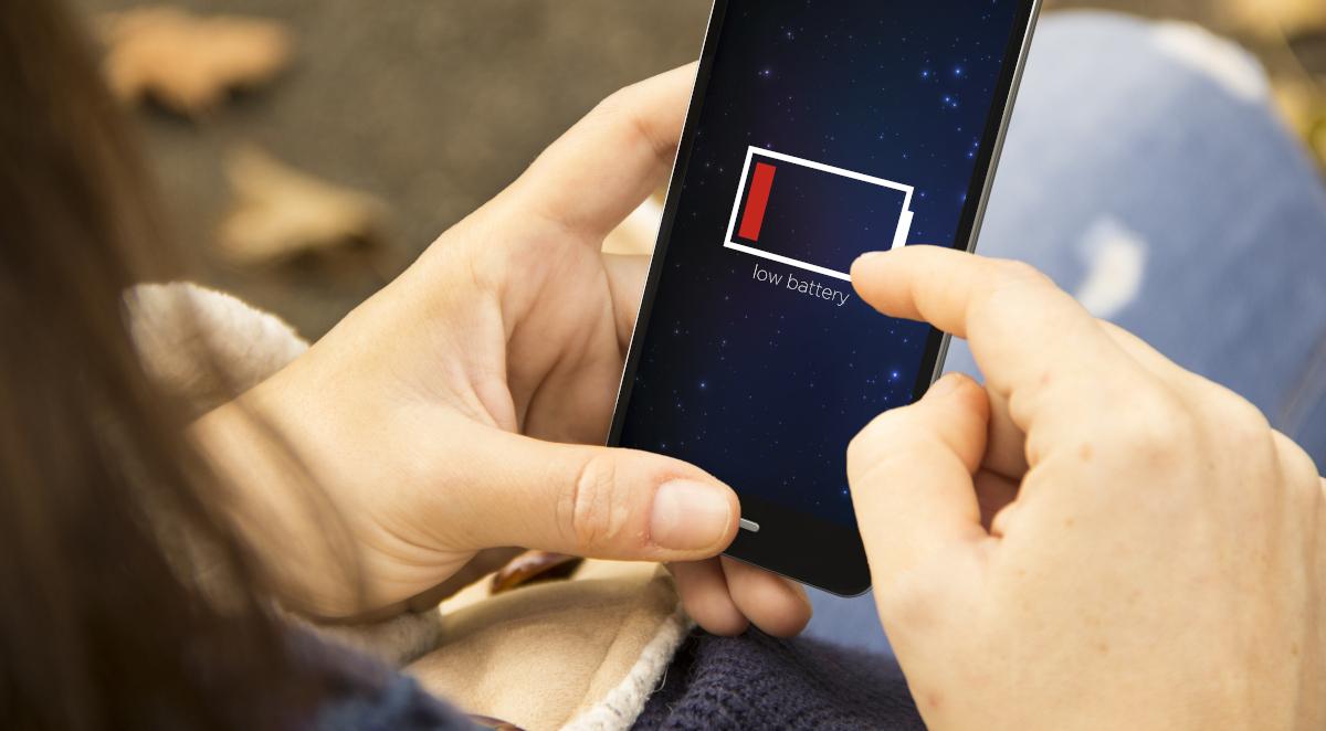 Czy rozładowywanie telefonu do końca poprawia żywotność baterii?
