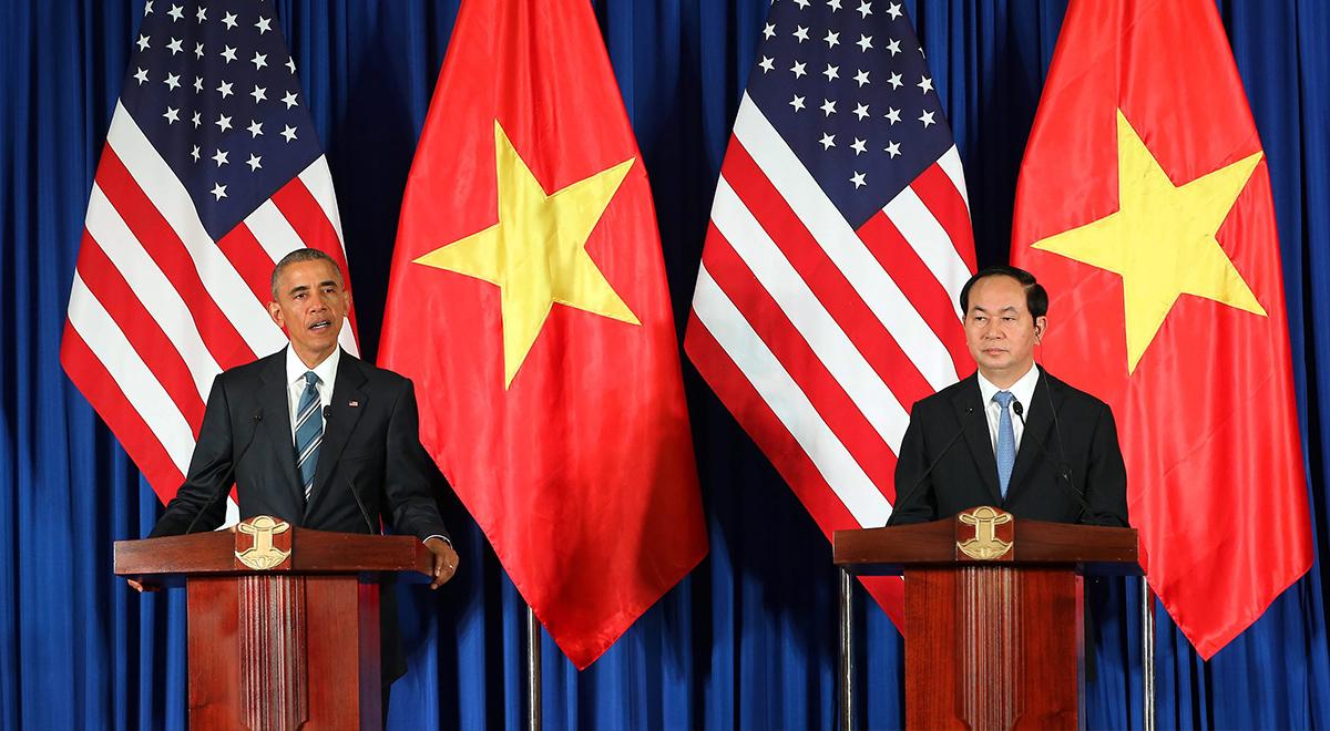 Barack Obama ogłasza w Wietnamie zniesienie embarga na broń