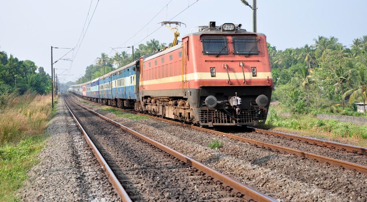 Indie: pociąg pokonał objazdem ponad 200 kilometrów. Miał tylko jedną pasażerkę