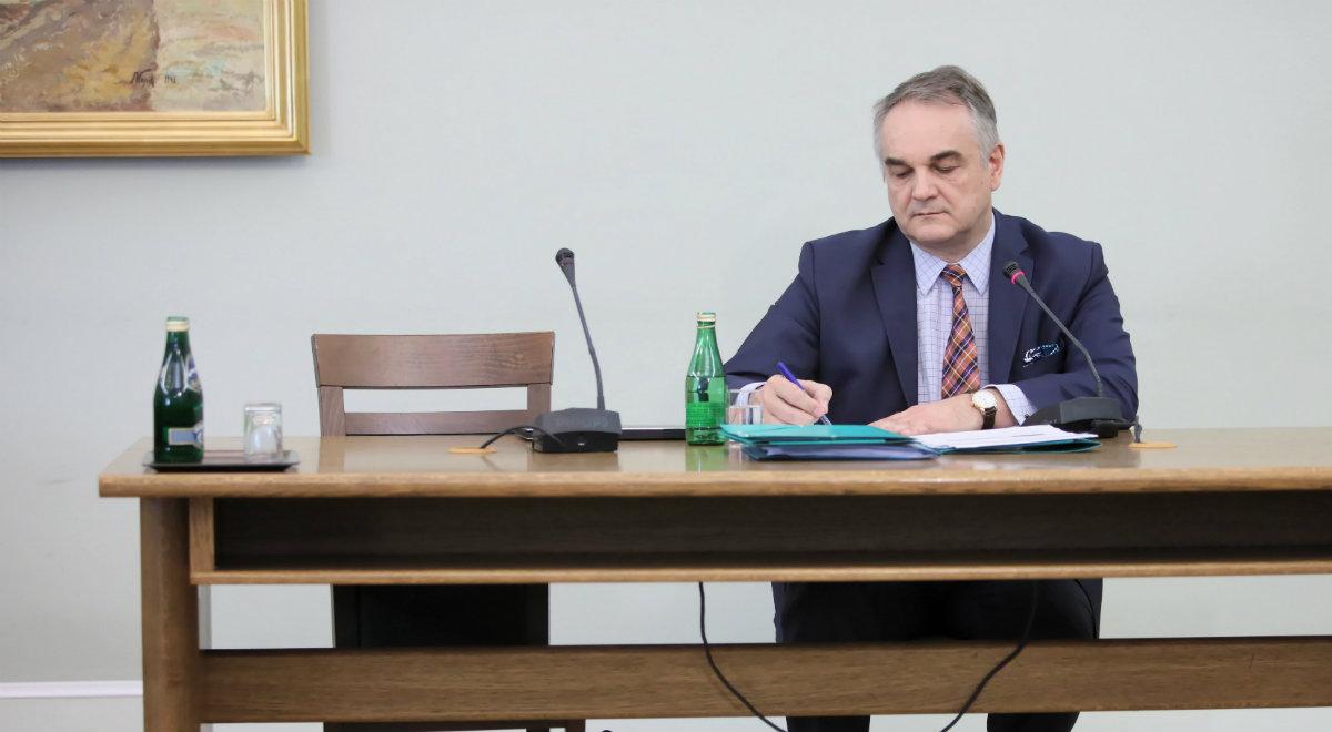 Były premier Waldemar Pawlak zeznaje przed sejmową komisją śledczą ds. VAT