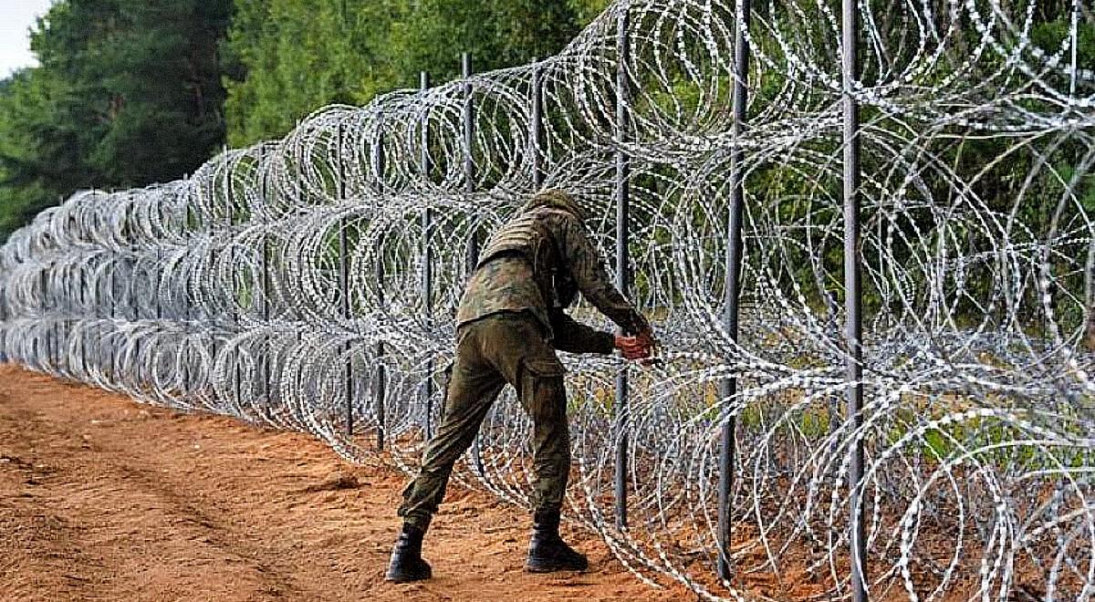 "Nie ma ważniejszej sprawy niż bezpieczeństwo Polski". Poseł PSL o budowie muru przy granicy
