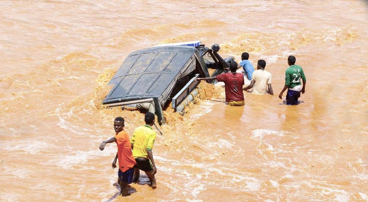 Katastrofa w Kenii, woda przedarła się przez tamę. Kilkadziesiąt ofiar