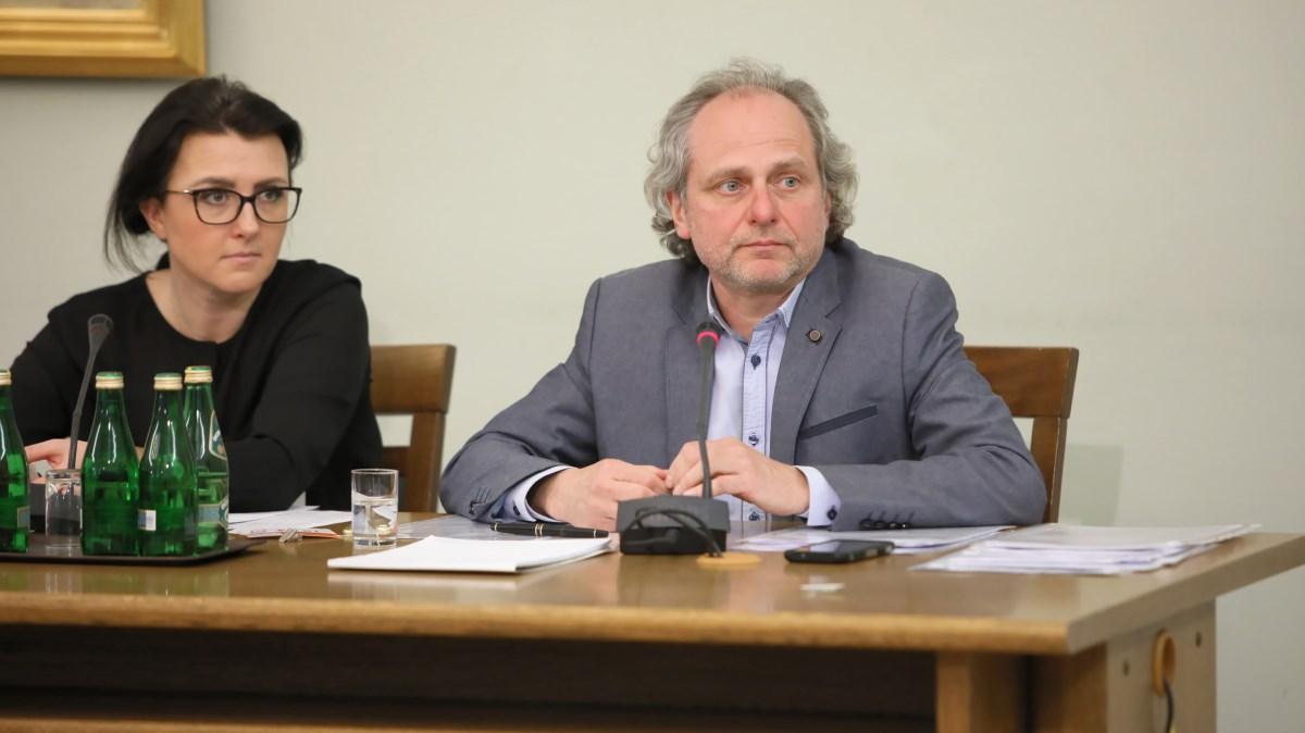 Komisja ds. VAT przesłuchała byłego wiceministra finansów Jarosława Nenemana
