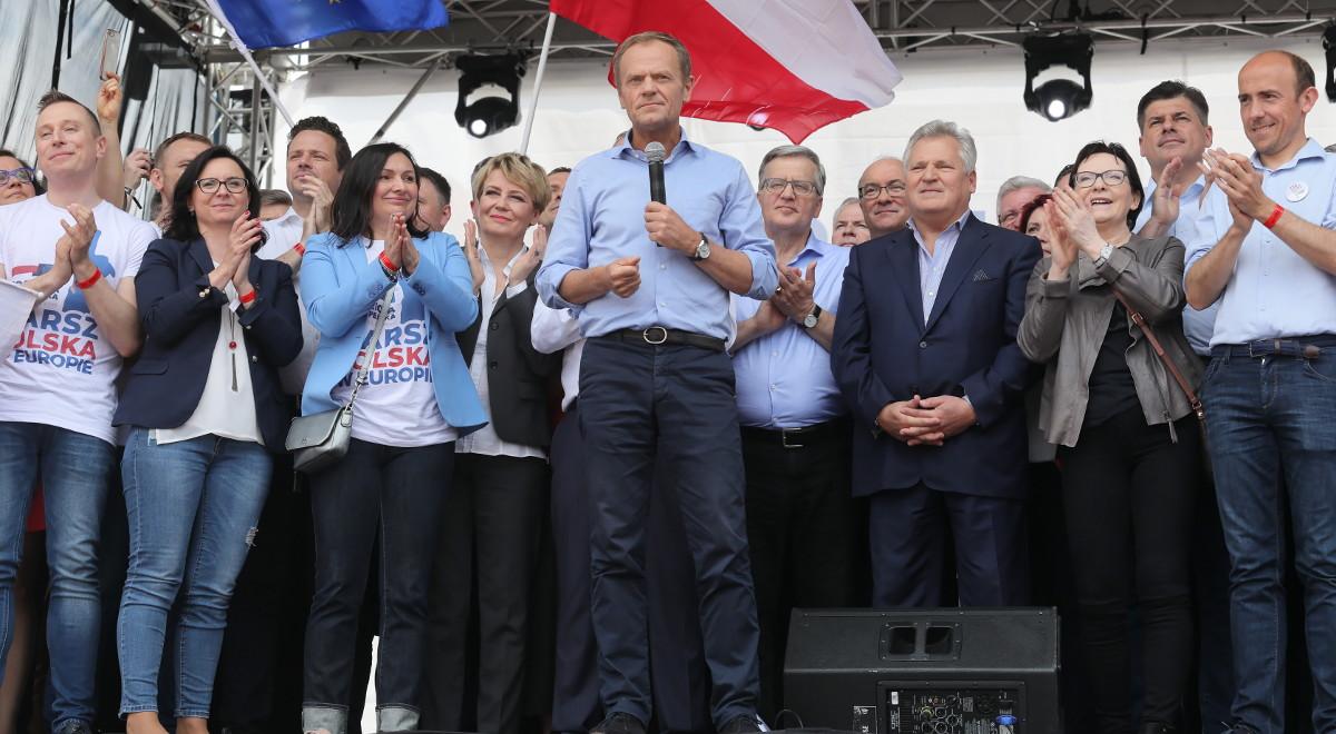 Udział Donalda Tuska w marszu Koalicji Europejskiej. Były opozycjonista: łamie polityczne zasady