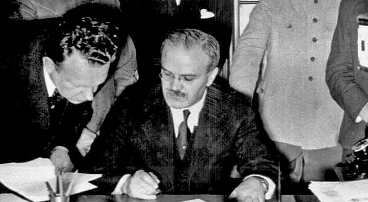 82. rocznica Paktu Ribbentrop-Mołotow. Premier: na mocy tego postanowienia wybuchła II wojna światowa