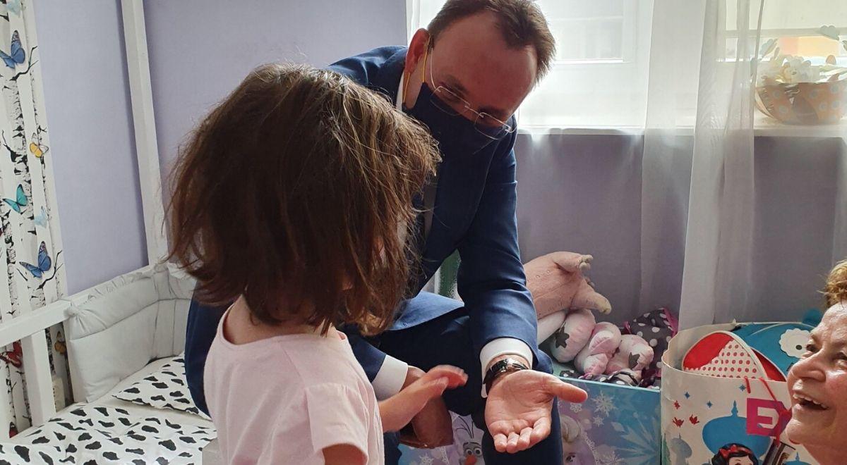 Sąd chciał wydać 4-latkę belgijskiemu ojcu. Interwencja Rzecznika Praw Dziecka wstrzymała decyzję