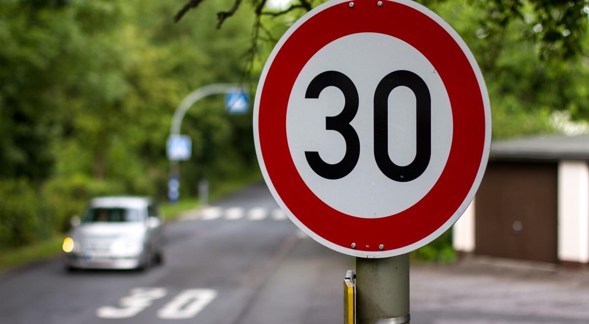 Hiszpańskie miasto zaostrza przepisy drogowe. Maksymalna prędkość wynosi 30 km/h