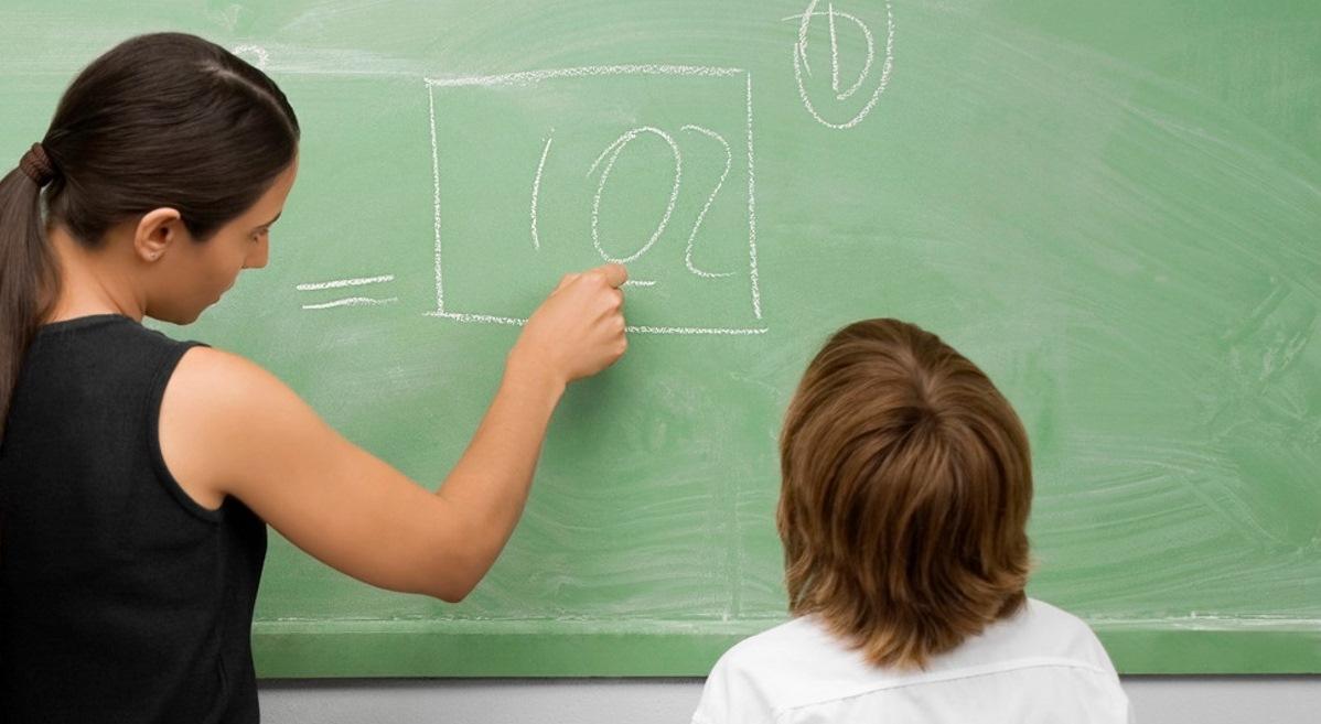 Nauczyciele będą mniej pracować w szkole - PiS chce likwidacji godzin karcianych