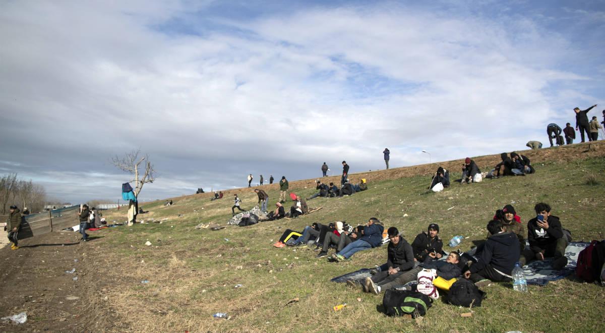 Kryzys migracyjny. Turcja umieszcza 1000 policjantów na granicy z Grecją
